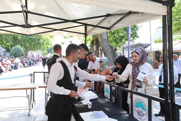 Kayseri’de 5 bin kişilik aşure dağıtıldı