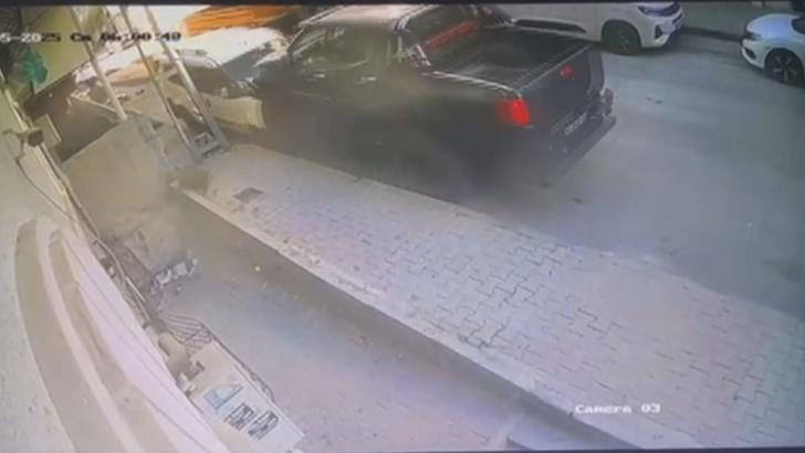 İstanbul - Başakşehir'de kayan vincin park halindeki 23 araca çarptığı anların yeni görüntüleri ortaya çıktı