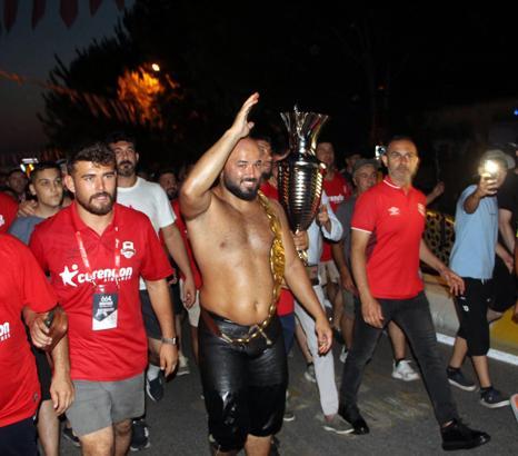 Kırkpınar başpehlivanı Okulu, hamam geleneğini bozmadı