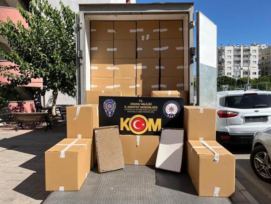 Adana'da 17 milyon 500 bin TL değerinde kaçak doldurulmuş makaron ele geçirildi