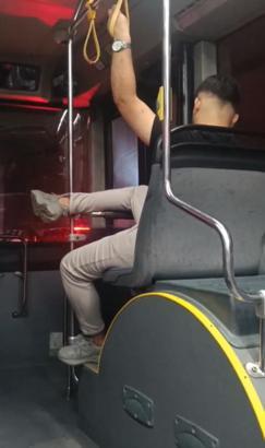 İstanbul - Otobüslerde 'pes' dedirten görüntüler