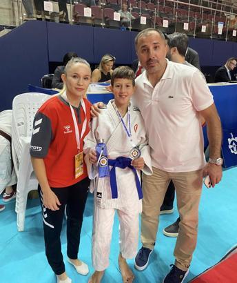 Yunusemre Belediyespor'un judocuları iki madalya ile döndü