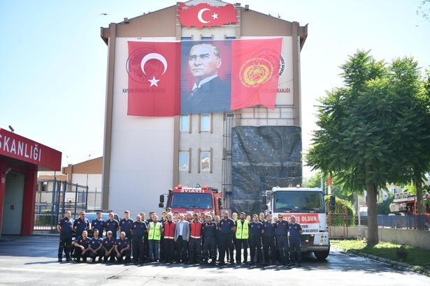 Manisa ve İzmir’deki yangınlara müdahale eden itfaiyeciler, kente döndü