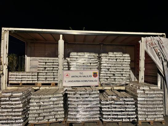 Antalya'da yüklü miktarda kaçak alkol ele geçirildi