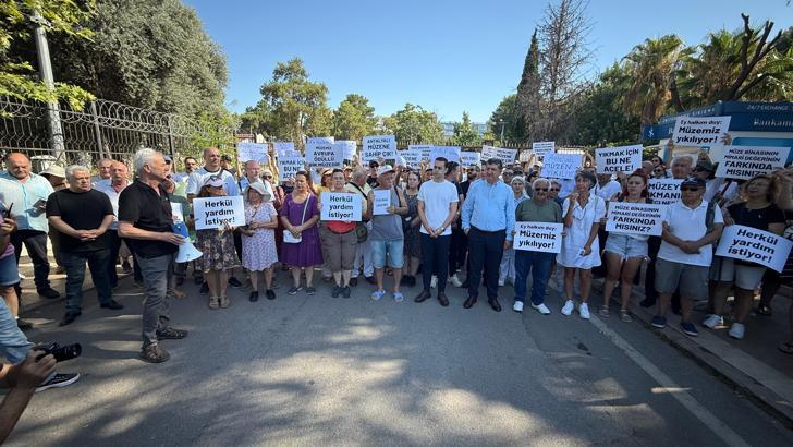 Antalya Müzesi'nin yıkılmaması için toplandılar