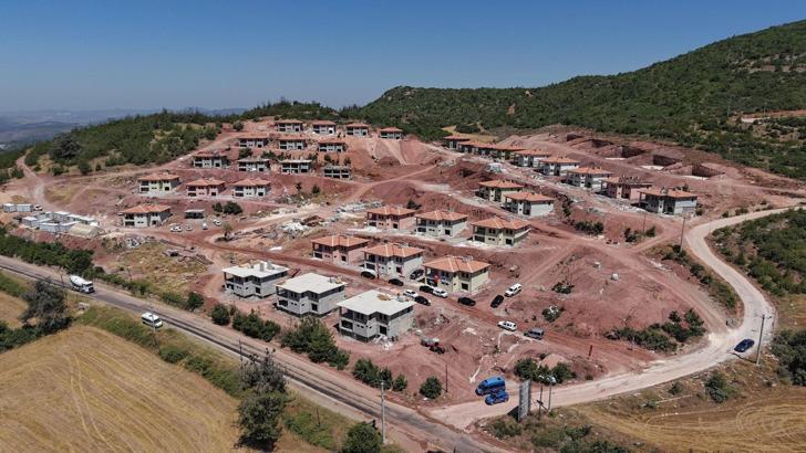 Hasanbeyli’deki köy deprem konutları inşaatı sürüyor