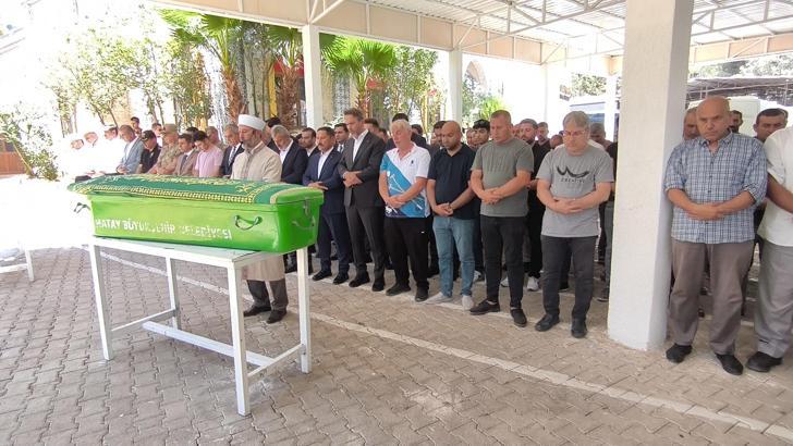 Bakan Bayraktar, teyzesinin cenazesine katıldı