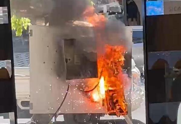 İstanbul- Avcılar’da patlamaların ardından elektrik panosu yandı