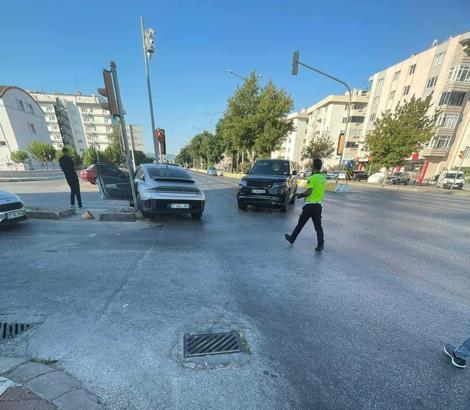 CHP İstanbul Milletvekili İlgezdi, Çanakkale'de kazası geçirdi: 1 yaralı