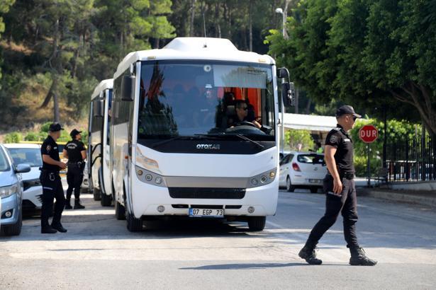 Manavgat Belediyesi'ne 'rüşvet' operasyonunda şüpheliler adliyede