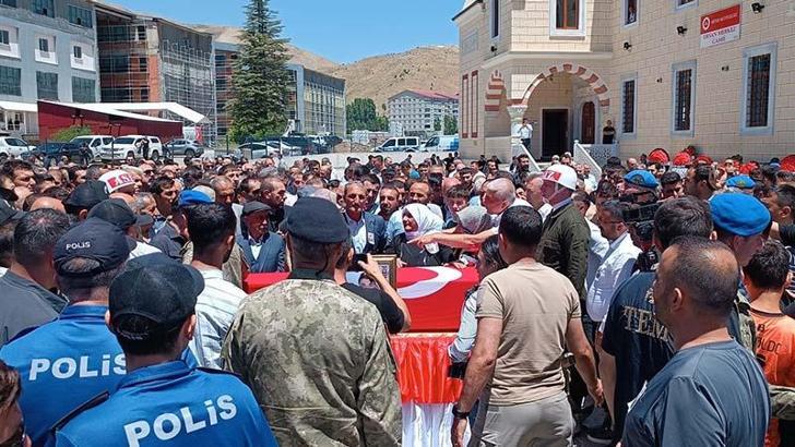 Pençe-Kilit Harekatı şehitleri toprağa verildi