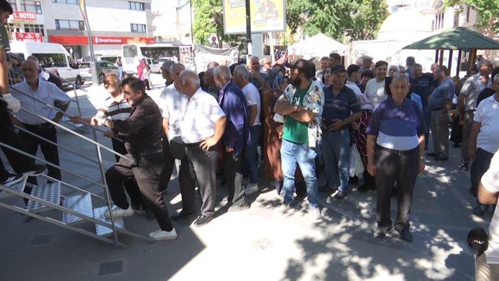 Elazığ'da Muharrem Ayı dolayısıyla aşure dağıtıldı