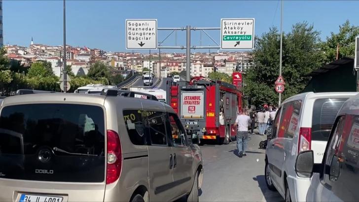 İstanbul - Bahçelievler’de park halindeki motosiklet ile otomobile çarpan araç devrildi