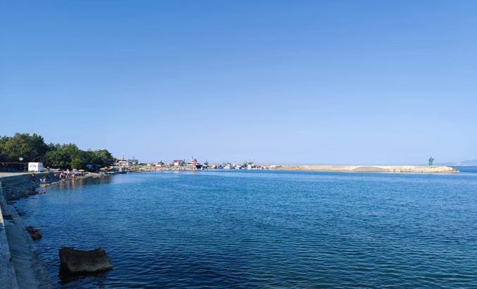 Alabora olan teknedeki 4 kişiyi balıkçılar kurtardı; 1 kişi boğulma tehlikesi geçirdi