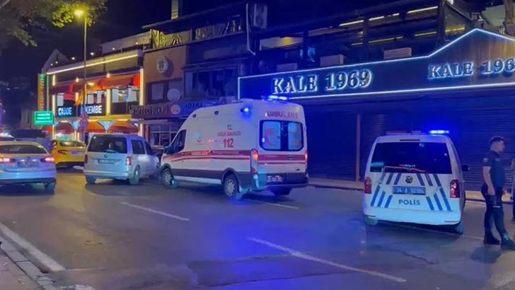 Kadıköy’de kafede alacak verecek kavgası; 2 kişi silahla yaralandı