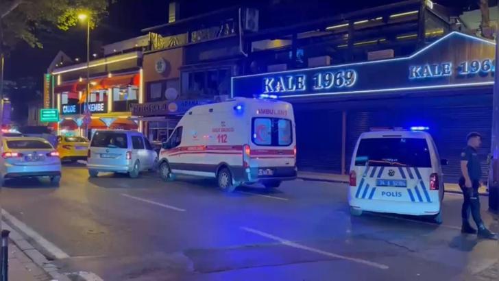 İstanbul - Kadıköy’de kafede alacak verecek kavgası; 2 kişi silahla yaralandı