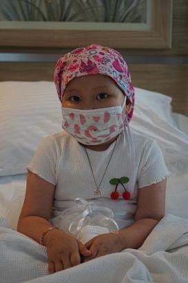 İstanbul - Kanser hastalığına Türkiye’de şifa bulan küçük Zeine, balonlarla Kazakistan’a uğurlandı