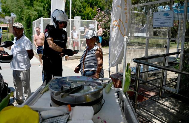 Kuşadası plajlarında 'Kıyı Kanunu' denetimi