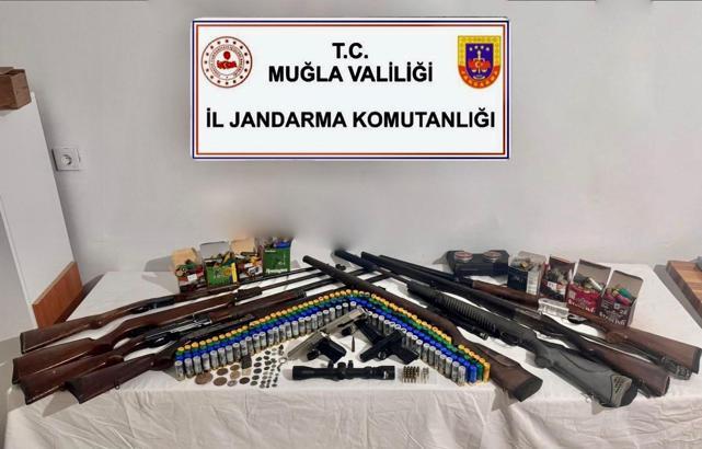 Muğla’da evden çok sayıda ruhsatsız silah çıktı