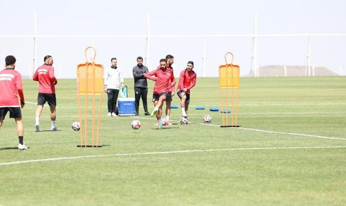 25 futbol takımı, yaz kampı için Erciyes'i tercih etti