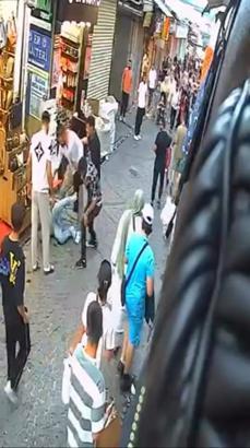 İstanbul - Fatih'te kavgada sopa ve yumruklar havada uçuştu