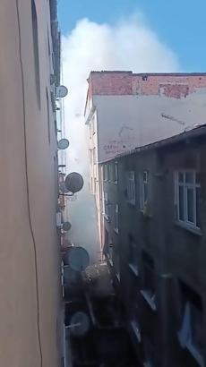 İstanbul - Bağcılar’da binanın 3'üncü katındaki yangın söndürüldü