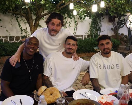 Trabzonspor’da teknik heyet ve futbolcular yemekte bir araya geldi