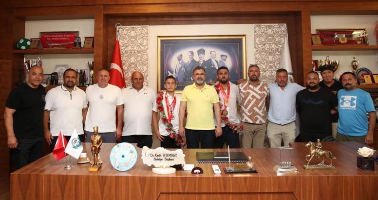 Başkan Kumul, şampiyon pehlivanları ağırladı
