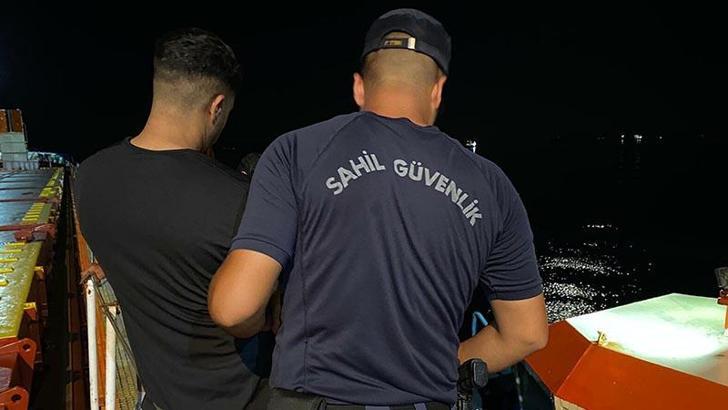 Yurt dışına kaçmak için gemide saklanan göçmenler kaptanın ihbarı sonucu yakalandı