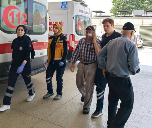 Kendisini hortumla ıslatmayı reddeden bahçıvanı darbetti