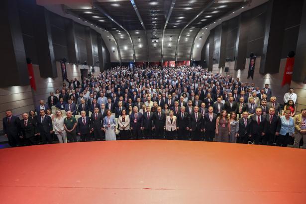 Özgür Özel, belediye başkanları ile bir araya geldi