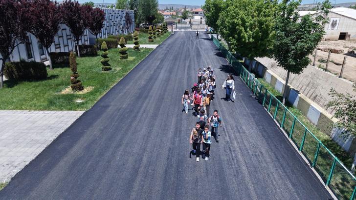 Hayvanat bahçesinin yürüyüş yolları yenilendi