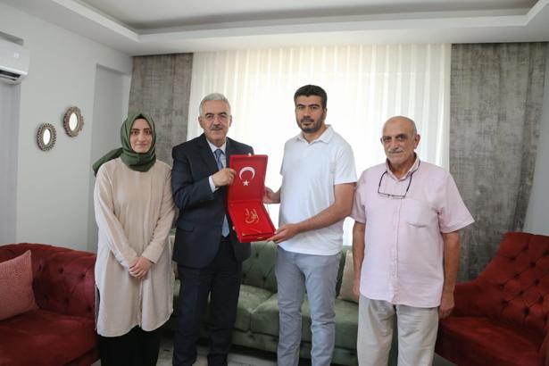 Bursa Valisi Ayyıldız, 15 Temmuz gazilerini ziyaret etti