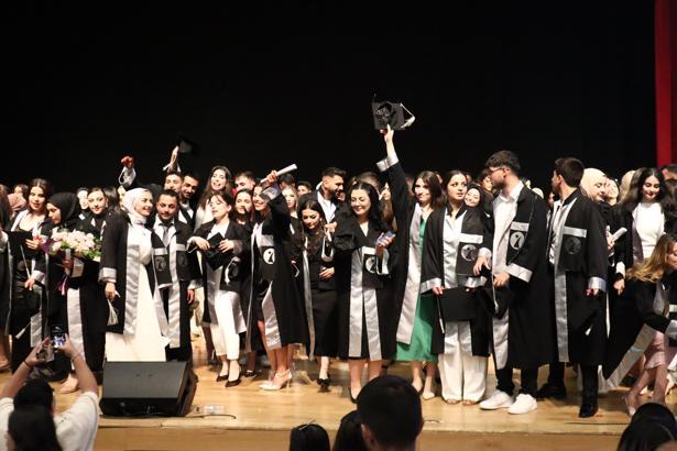 ERÜ İletişim Fakültesi 19’uncu dönem mezunlarını verdi