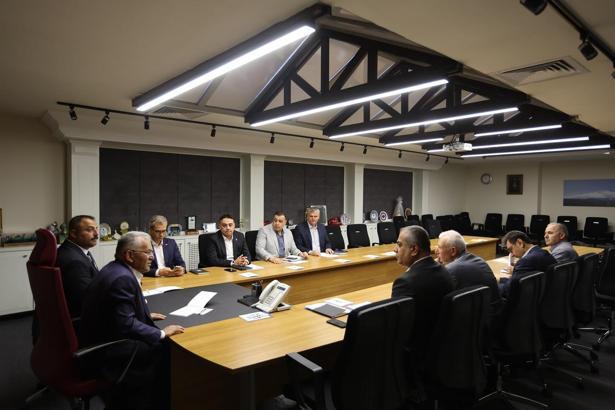 Başkan Büyükkılıç’tan 3 ilçenin belediye başkanıyla ‘yatırım’ toplantısı