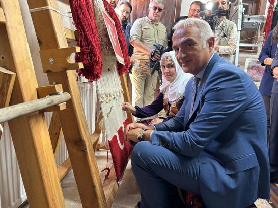 Bakan Ersoy: Yabancı turist rotalarına da girecek bir Uşak için çalışma yapacağız