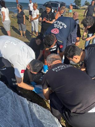 Boğulma tehlikesi geçiren 4 kişiyi vatandaşlar kurtardı