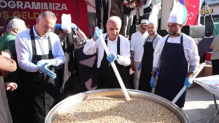 Ümraniye’de 20 bin kişiye aşure dağıtıldı