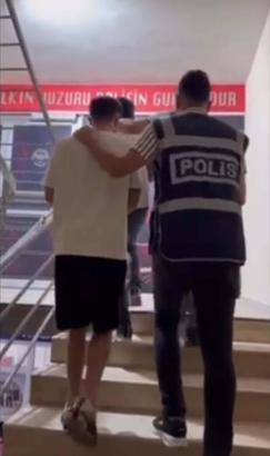 İzmir'de sahte altın bozduran 3 şüpheli yakalandı, 1 kişi aranıyor