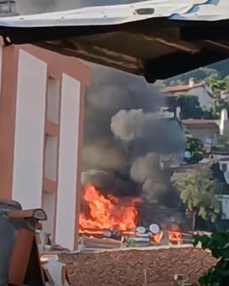 Muğla’da ev yangınında 2 kişi dumandan etkilendi