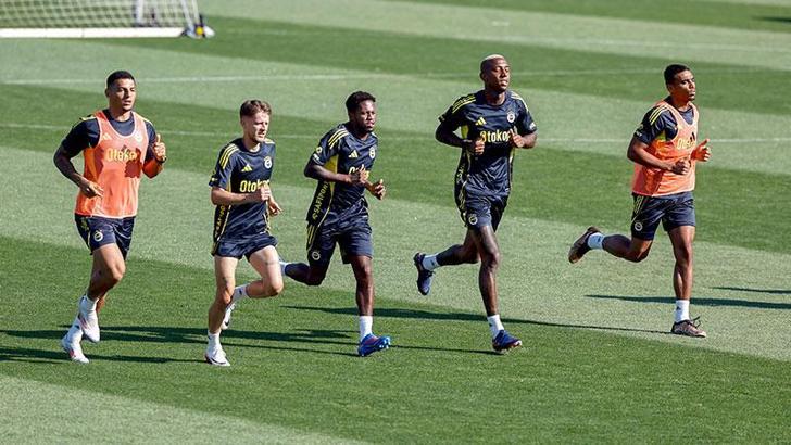 Fenerbahçe hazırlıklarını çift antrenmanla sürdürdü