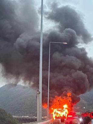 Yolcu otobüsü alev alev yandı