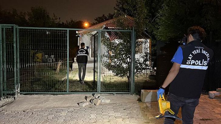 Üvey oğlunu göğsünden bıçakla yaraladı