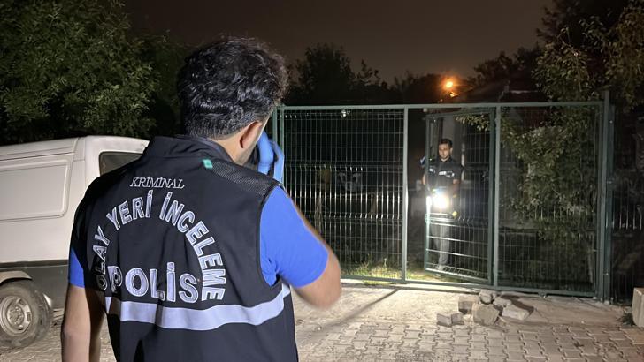 Üvey oğlunu göğsünden bıçakla yaraladı