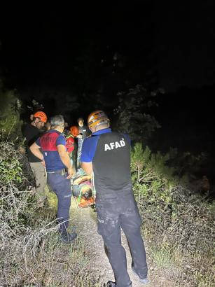 Kayalıktan düşüp ayağı kırıldı, ekipler kurtardı