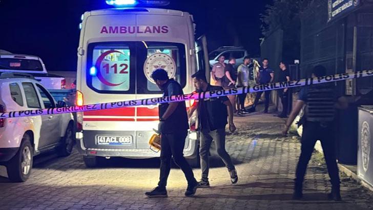 Kocaeli’de ilçe emniyet müdürlüğü önünde silahlı kavga; 2 yaralı