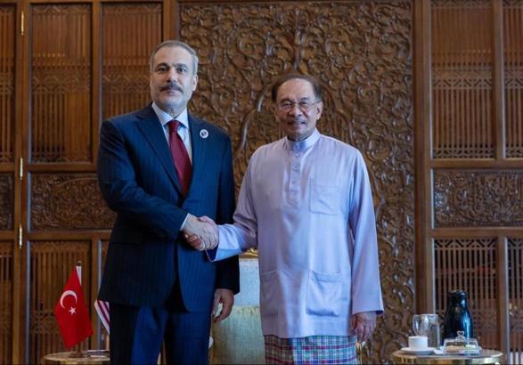 Bakan Fidan, Malezya Başbakanı Enver İbrahim ile görüştü