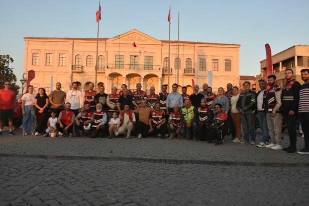İzmir'de 15 Temmuz etkinlikleri kapsamında motosiklet ve bisiklet turu