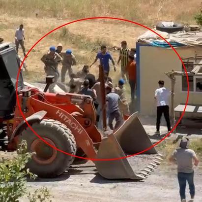 Şırnak’ta sopalı, tekmeli, yumruklu kavga kamerada: 5 yaralı, 5 gözaltı