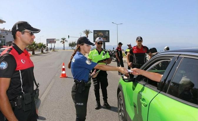 İzmir'de 1 haftada çeşitli suçlardan aranan 761 kişi yakalandı